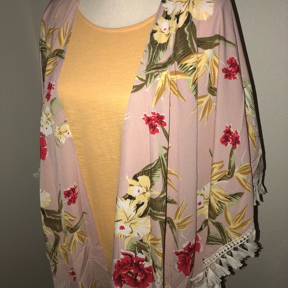 Umgee floral tassel fringe kimono - Picture 2 of 4